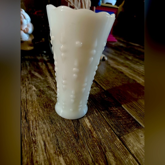 White Hobnail Milkglass Planter - Picture 1 of 2